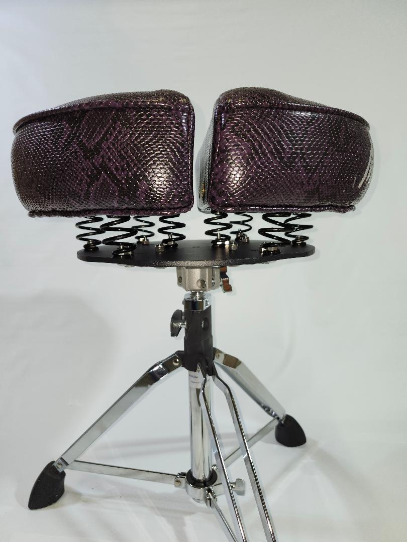 Black Ostrich, Star-Glider round top throne